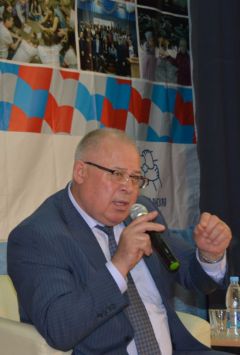 Министр Александр Иванов и руководители СМИ Чувашии поделились секретами профессионального мастерства в лагере «Звездный»