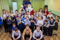 Химики устроили новогодний праздник для воспитанников социально-реабилитационного центраХимики устроили новогодний праздник для воспитанников социально-реабилитационного центра Химпром 