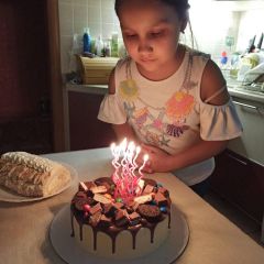 10-летняя дочка Татьяны Валериановны Настя сама украсила торт к своему дню рождения. Фото из архива Т. ГригорьевойИ тут началась сладкая жизнь хобби 