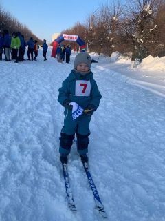Еще один юный спортсмен, 6-летний Даниил Ильмендеров из детсада № 7, также оказался самым быстрым в своем саду.На трассе самые морозоустойчивые Лыжня России-2024 