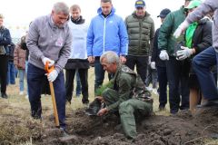 Глава Чувашии Олег Николаев 6 октября принял участие во всероссийской акции “Сохраним лес”. Фото Минприроды ЧувашииДостояние: сохранить и приумножить
