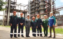  Работники «Химпрома» передают опыт по производству изопропилового спирта Химпром 