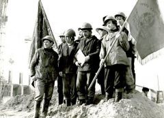 Бронюс Дадонас (крайний слева) и члены его бригады. Фото из архива семьи ДадонасЛегендарному бригадиру — 80! Дадонас 