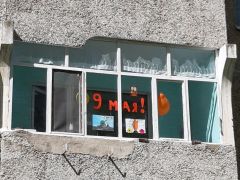 Новочебоксарцы ко Дню Победы украшали свои окна и подъезды.Праздничную атмосферу создали сами 75 лет Победе 