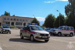 В Чебоксарах сотрудники вневедомственной охраны Росгвардии получили ключи от новых служебных автомобилей Росгвардия 