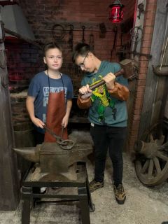 12-летний Арсений Музуров (слева) и 11-летний Антон Криков из лицея № 18.В подарок лучшим школьникам 2023 - Год счастливого детства 
