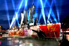 Аврора-шоу 4Нижегородские художники обновили знаменитую «Аврору» на шоу в Северной столице (фото, видео) День народного единства искусство 