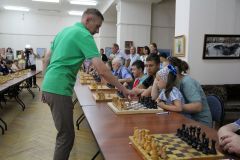 Первый ход мастер ФИДЕ Сергей Соколов делает классический: Е2 — Е4.  Фото автораСамая важная партия шахматы 