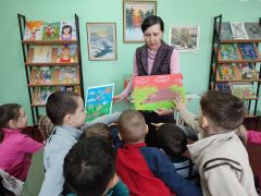 Юлиана Давыдова на презентации работ ее учеников.Вокруг детской книги 2023 - Год счастливого детства 