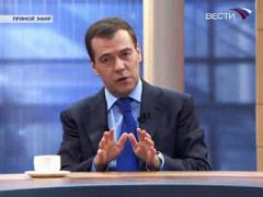 Медведев подводит итоги.jpgМедведев подводит итоги в прямом эфире