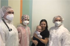 Малыш, мама и врачиВрачи чебоксарской горбольницы спасли 3-месячного ребенка со 100% поражения легких #стопкоронавирус 