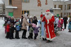 Фото Марии СМИРНОВОЙНовогодние гуляния в детском саду №44 Новочебоксарска Новый год-2017 
