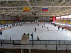 Дворец “Сокол” открыл сезон массового катания на коньках.  Фото hcsokol.n4eb.net“Соколята”  учатся на земле хоккей 