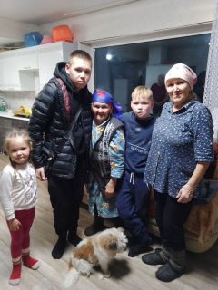 Александра, Макар и Богдан с прабабушкой Марией и бабушкой Таисией.Патриотизм начинается с любви и воспитания семья 