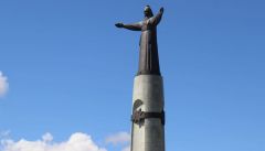 Монумент МатериЧлены Правительства поздравили жительниц Чувашии стихами