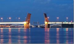 В полночь на Неве мосты раздвигают для больших судов.Стадион “Санкт-Петербург” ЧМ-2018 Чемпионат мира по футболу 
