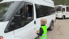 Дети лично попросили водителей маршруток быть внимательнее на дорогах говорят дети безопастность на дороге 
