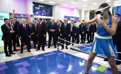 Главам государств, прибывшим на открытие “Игр будущего” в Казань, показали, как выглядит сочетание виртуального и классического спорта. Будущее начинается в Поволжье Игры Будущего 