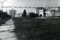 Мертвый город. Припять до сих пор за колючей проволокой.  Фото из архива чернобыльцев.25-я весна  после катастрофы Чернобыльская АЭС фоторепортаж 