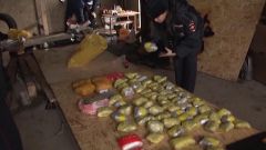 Более 10,5 кг наркотиков обнаружено сотрудниками МВД в одном из новочебоксарских гаражей. Скриншот с видео МВД по ЧувашииИскалеченные судьбы Правопорядок #СТОПНАРКОТИК 