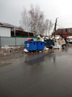 ЧебоксарыМусор не вывозят неделями: жители Чувашии сигнализируют о проблеме в соцсетях вывоз мусора 