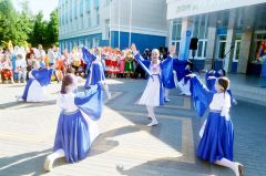 ...а также представили публике чувашский танец “Птицы”.Мы как радуга, разные и дружные День России 