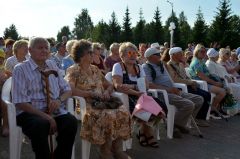 Чествование семейВ Новочебоксарске на Соборной площади отметили День семьи, любви и верности 8 июля — День семьи 