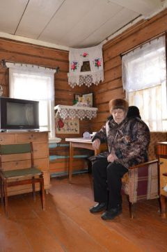 Тянет в родной дом. Фото Владимира ЛисицынаЗабыли... 89-летнего ветерана войны оставили на зиму без отопления Ситуация 