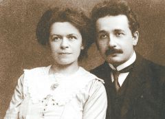 Альберт Эйнштейн и его первая жена Милева Марич перед приездом в Прагу, 1910. Фото http://www.svobodanews.ruЭйнштейн и его относительность чувств Альберт Эйнштейн 