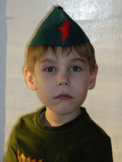 Миша ФедоровХочется мальчишкам  в армии служить  Устами младенца 23 февраля - День защитника Отечества 