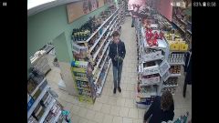 Сотрудники полиции устанавливают личность молодого человека, подозреваемого в магазинной краже в Чебоксарах