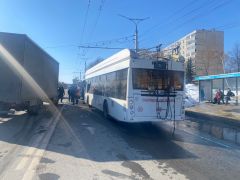 Фото МВД РФ по ЧувашииПрокуратура взяла на контроль ДТП с участием маршрутного автобуса и троллейбуса в Чебоксарах