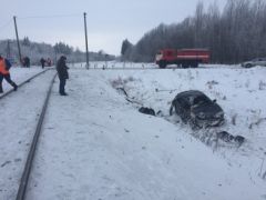 Пассажирский поезд № 140 столкнулся с легковым автомобилем в Канашском районе
