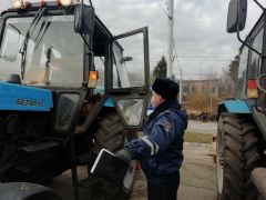 Проверка техникиВ Новочебоксарске провели флешмоб о ПДД и проверили снегоуборочную технику ГИБДД сообщает 