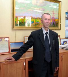В кабинете Геннадия Шарапова висит картина с пейзажем Новочебоксарска. Фото Марии СМИРНОВОЙПризвание — строитель