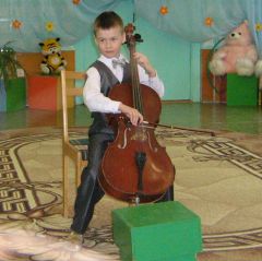 Играй, музыкант! Фото из архива детсадаВитя и виолончель Страна Малышляндия 