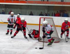 В Чебоксарах стартовал зональный турнир Первенства России по хоккею хоккей 