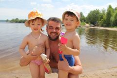 Олег Александрович, житель Юраковского микрорайона, отец двойняшекСмертельное купание “в оба глаза”
