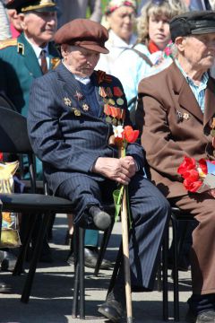 Ветераны Великой Отечественной войны принимают поздравленияВетераны Великой Отечественной войны принимают поздравленияНовочебоксарск отмечает 71-ую годовщину со Дня Победы