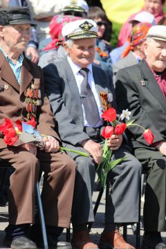 Ветераны Великой Отечественной войны принимают поздравленияНовочебоксарск отмечает 71-ую годовщину со Дня Победы