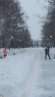 Глава Новочебосарска Максим Семенов проверил качество уборки снега и вывоз мусора