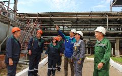  Работники «Химпрома» передают опыт по производству изопропилового спирта Химпром 