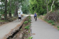 Велосипедная дорожка и тротуар до “Химпрома” также подлежат обновлению. Скорее всего, в следующем году.  Скатертью дорога стелется “БКАД” 