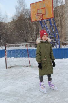 Арина, ученица 4 класса школы № 17Не просто зимние забавы. Кататься или жаловаться — выбор за жителями каток 