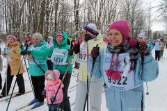 Лыжню! Фото Ирины ПавловойУступите бабушке лыжню! Лыжня России-2015 