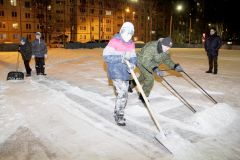 Фото Максима БОБРОВАПод ногами лед играет А у нас во дворе 