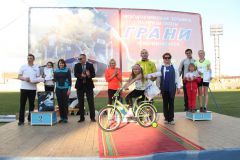IMG_3151.JPGЭстафета-2016: семейные команды боролись за велосипеды XXIV легкоатлетическая эстафета на призы газеты ГРАНИ 