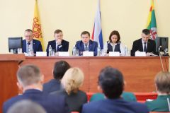 ВстречаВице-премьер Степанов: "До 2025 года в Аликовском муниципальном округе планируется строительство двух объектов здравоохранения, еще два – капитально отремонтируют" ремонт 