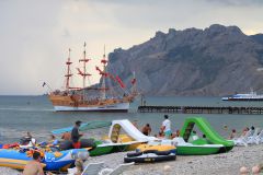 “Алые паруса” у берегов Коктебеля.Крым: все включено Тропой туриста 