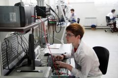 Конкурсанты по компетенции “Электроника” должны разработать электрическую схему цифрового устройства, спроектировать его печатную плату и выполнить сборку.Чувашия – для молодых специалистов WorldSkills Russia 